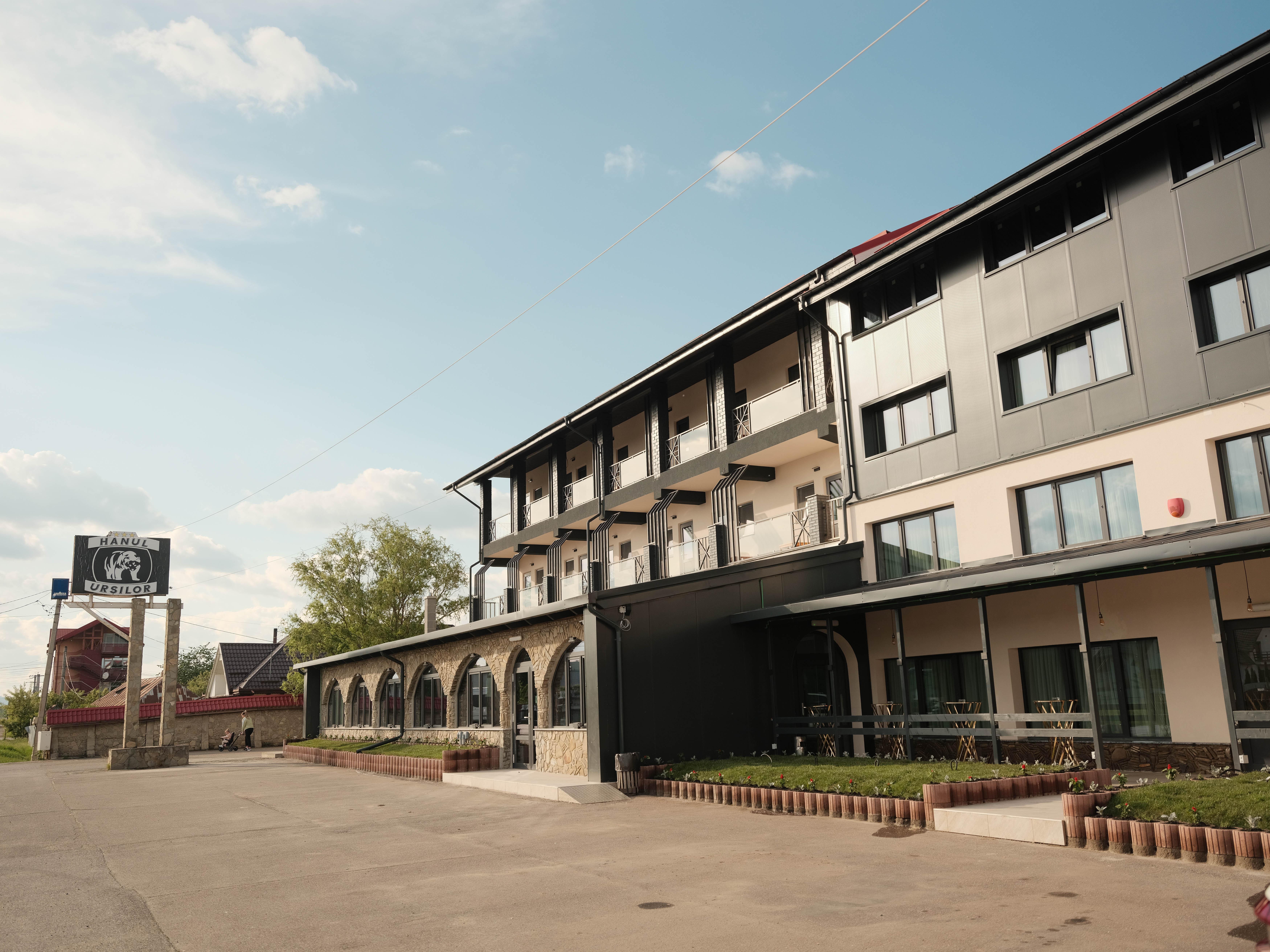 Hanul Ursilor Hotel Targu Neamt Exterior photo