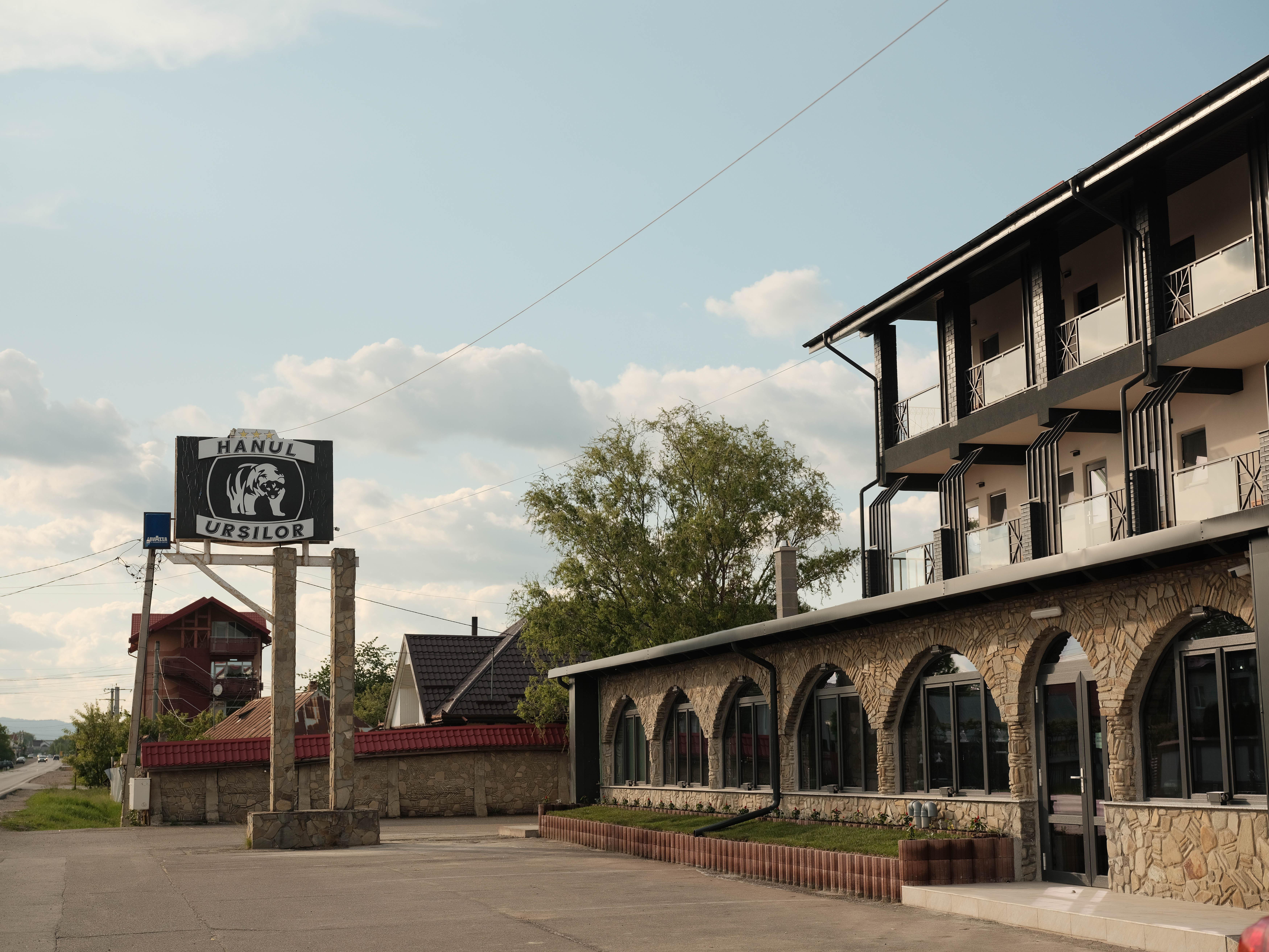 Hanul Ursilor Hotel Targu Neamt Exterior photo